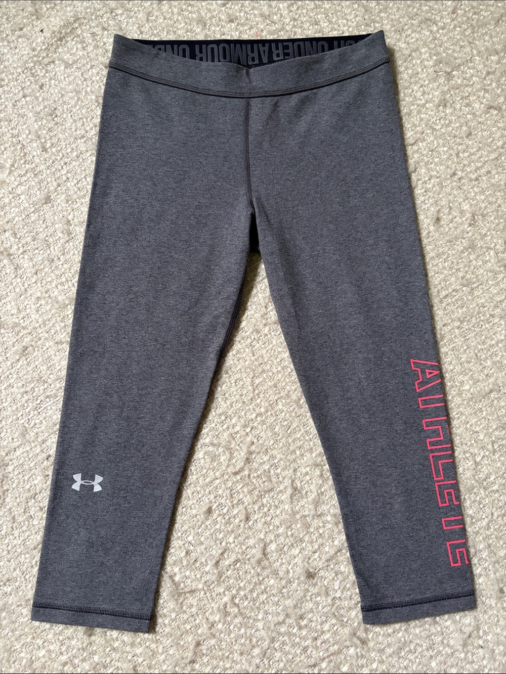 🏆 UNDER ARMOUR WOMENS SIZE SMALL GRAY CROPPED LEGGINGS